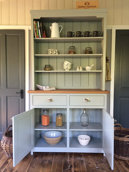 small shaker kitchen dresser base cupboard with a single adjustable shelf
